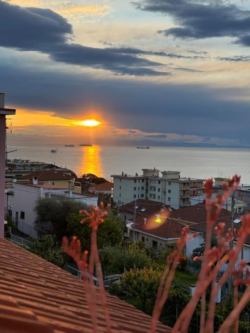 דירות סאבונה Mansarda Vista Mare A Zinola מראה חיצוני תמונה